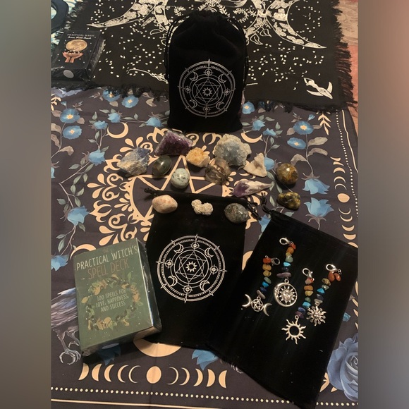 Practical Witch’s Spell Deck DELUXE BUNDLE! w Tarot Card NECKLACE, Pouch & MORE! - Picture 3 of 16